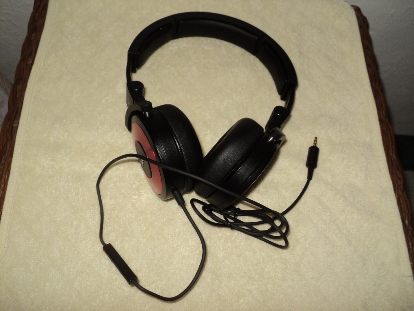 AKG K619 red