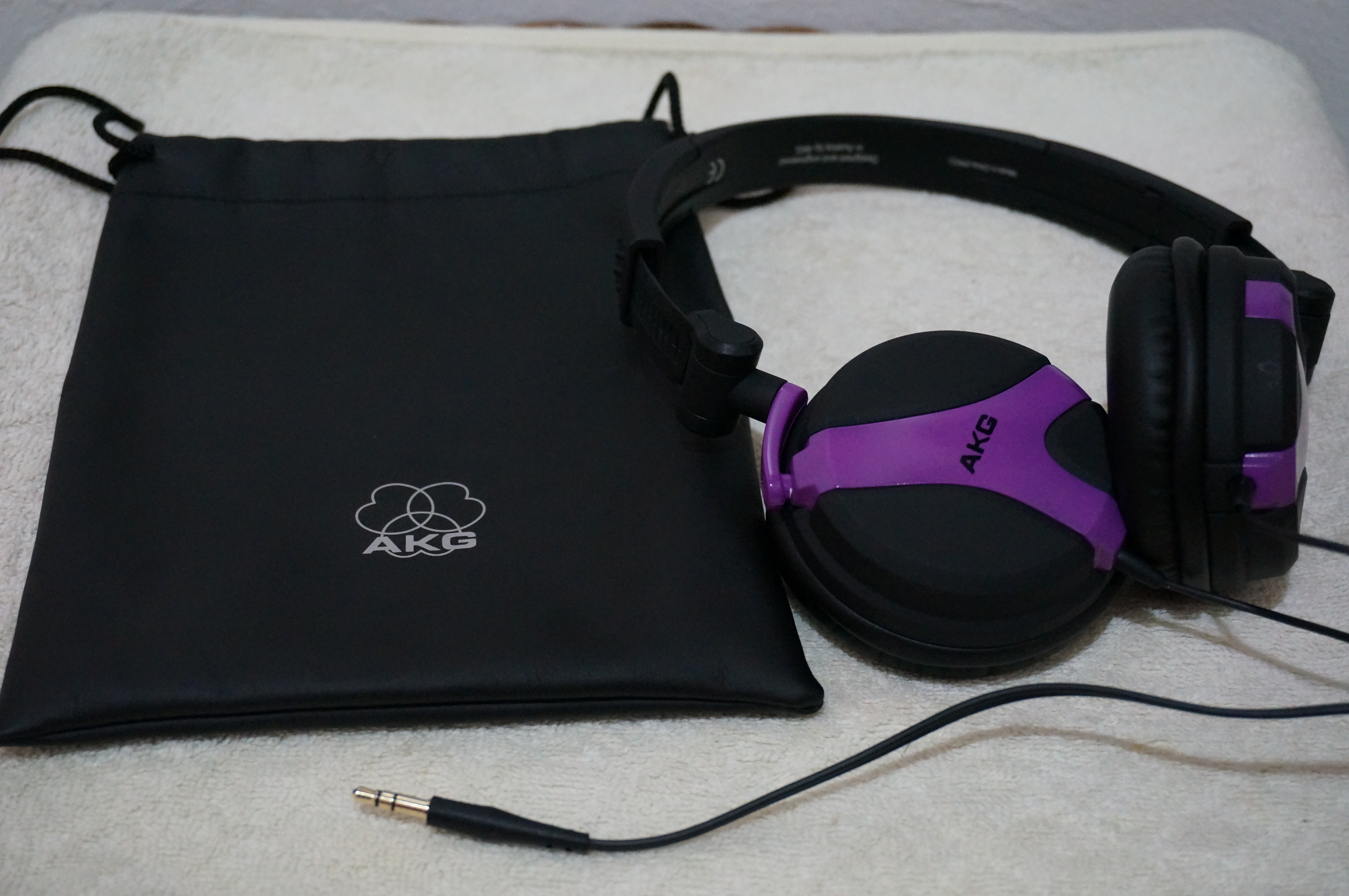 AKG K518