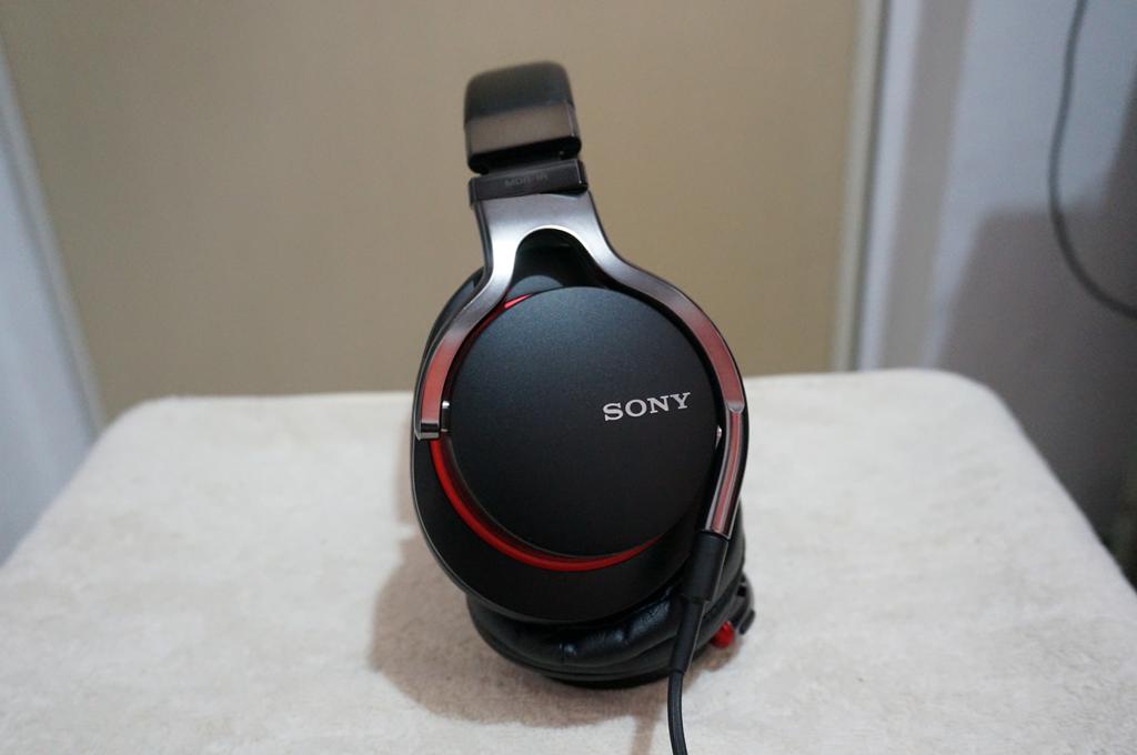 Sony MDR-1R headphone