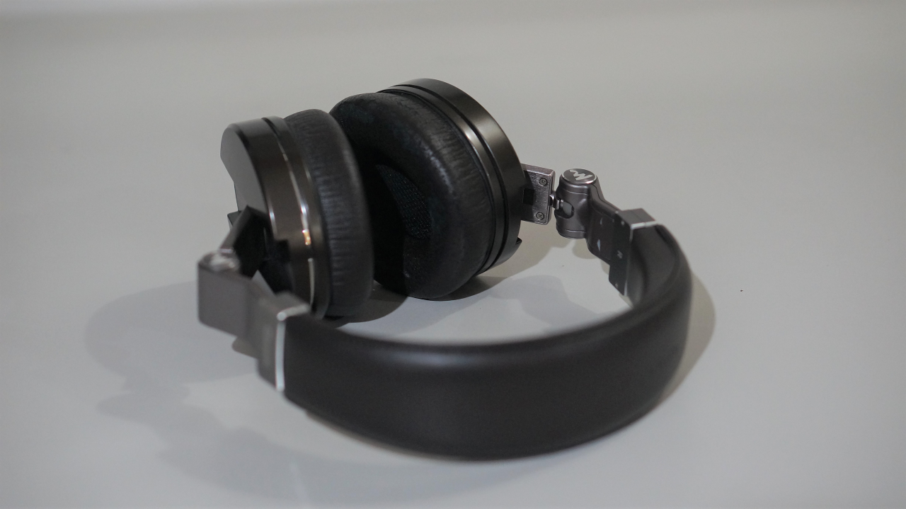 Focal Classic headband and earpads