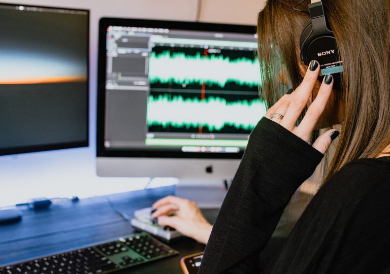 Headphone Sound Leakage in an Office Enviroment