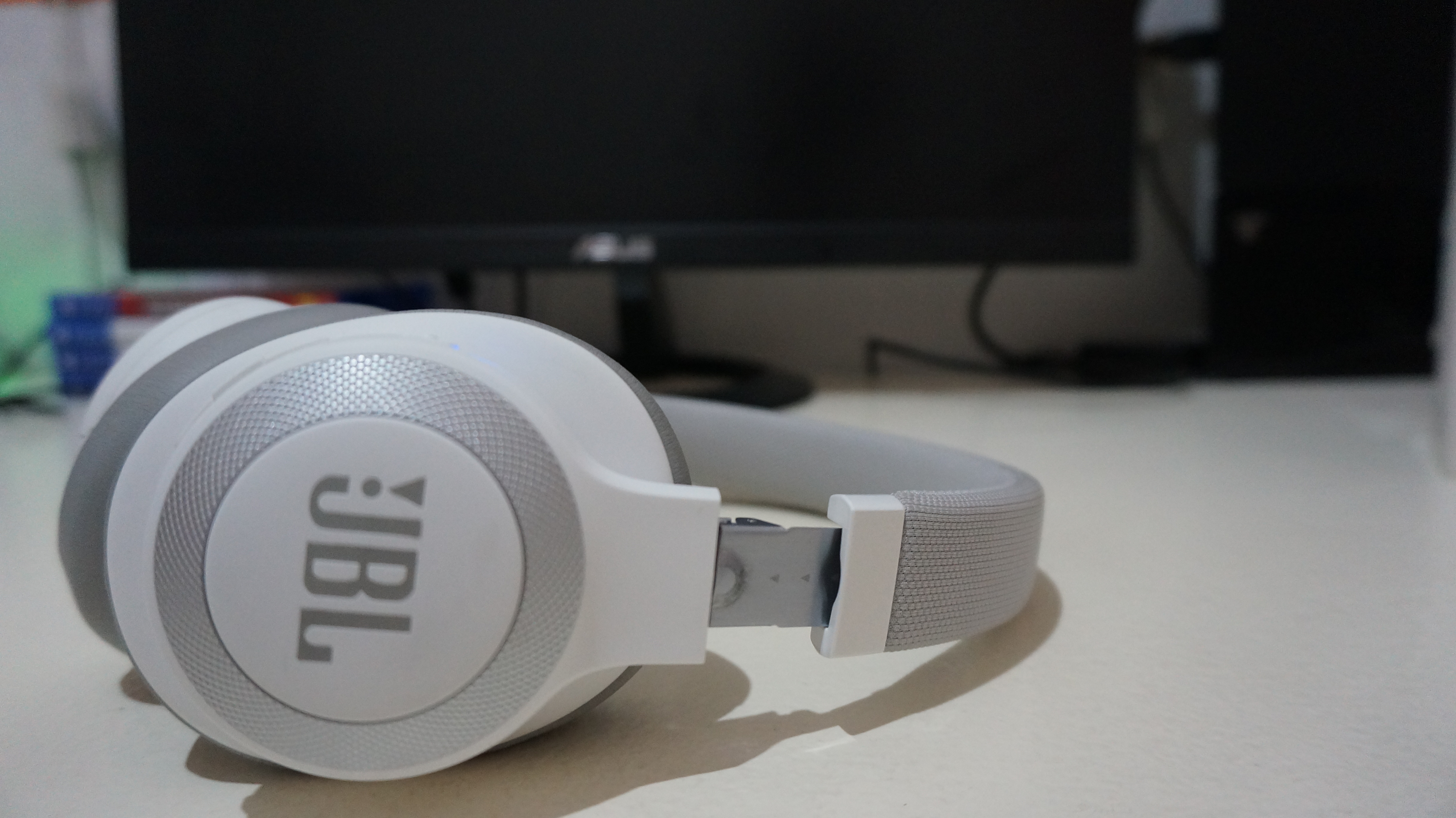 Jbl e65btnc white 2025